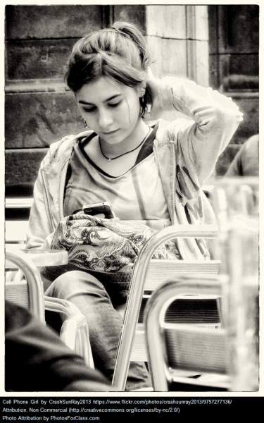 girl_cellphone