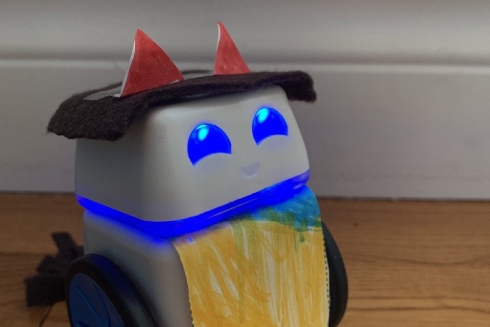 Unboxing the Excitement: Screen-Free Robotics for Elementary Cycle 2 & 3